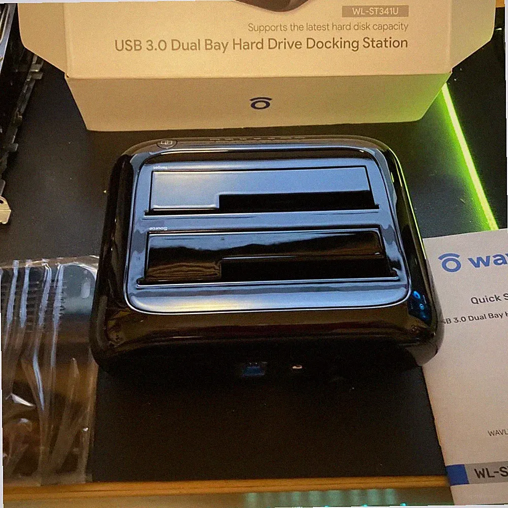 2.5 Serial ATA hard drive enclosure